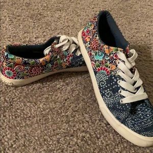 Rocket dog canvas shoes